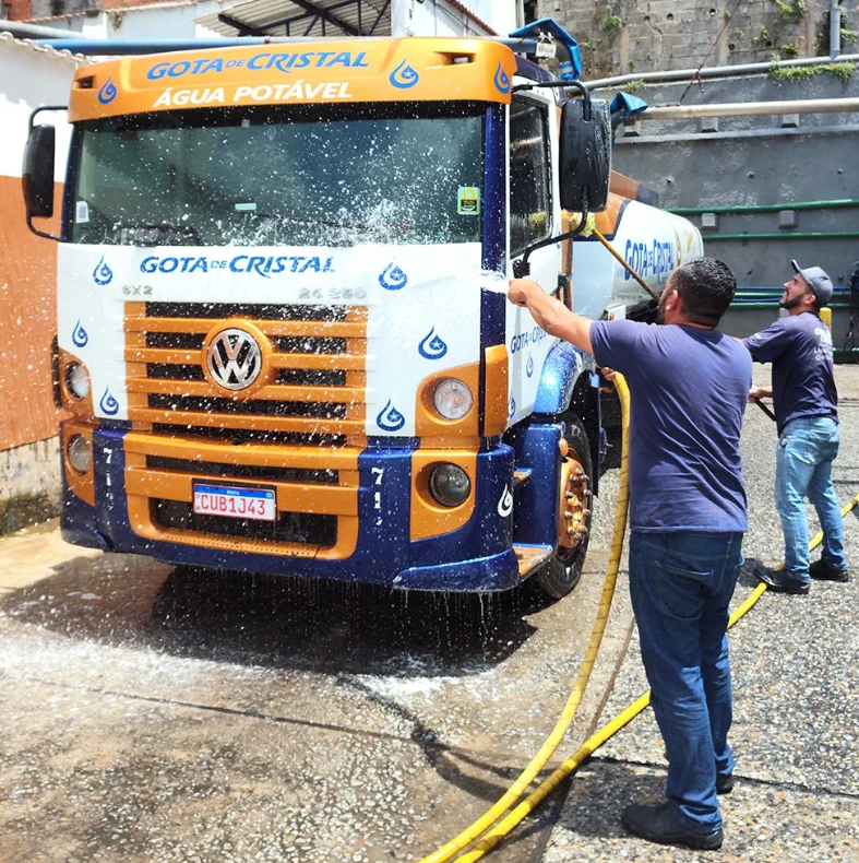 Entrega de água potável em São Paulo - Gota de Cristal